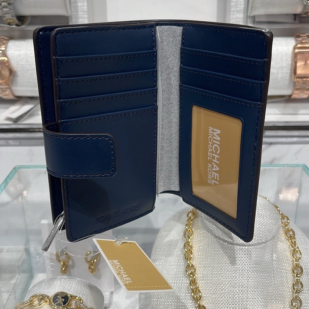 Michael Kors Jet Set Medium Two-Tone Logo Bifold Wallet
Navy Multi 
NWT - Picture 10 of 16